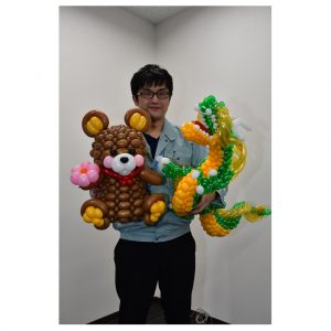 市役所勤務の萩原さん　国際審査会受賞歴も　２つ目の顔は風船作家