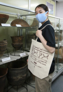 ちょっとした買い物に縄文トート