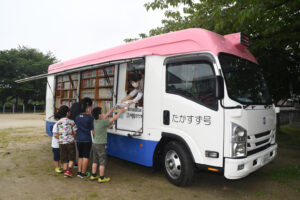 【茨城再見聞】３０００冊載せて市内を巡回　移動図書館（日立）