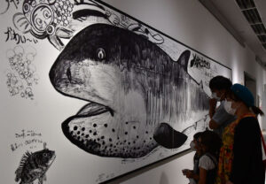 さかなクンの魚絵展 笠間・日動美術館 9月22日まで