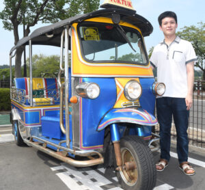愛車は、トゥクトゥク 会社員の正岡さん 「学生時代に一目ぼれして」