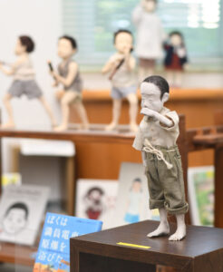 本と人形で「戦争展」　市立那珂湊図書館