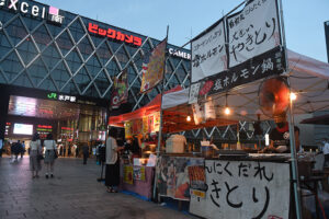 水戸のビアガーデン、酒ガーデン開幕  駅南口ペデストリアンデッキで