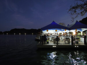 湖岸で酒と料理に舌鼓 あすから「千波湖川床」