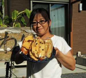 好評ラスクは、子との約束から 主婦が手作り 品ぞろえ多彩