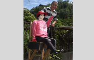 新作かかしは効果抜群　元エンジニアが技術生かして制作