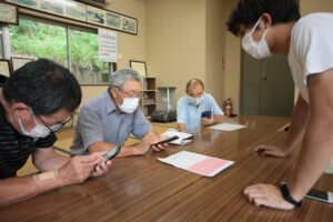 高齢者らSNSに挑戦