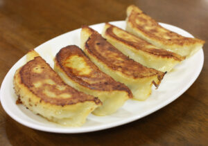 自慢はこだわりギョーザ　行方「萬寿山」