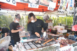 肉とライブのイベントがコラボ　シーマークスエア（日立）であすまで