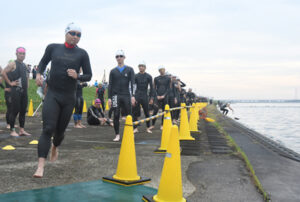 松丸選手貫禄V 水郷潮来トライアスロン2020