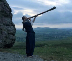 ディジュリドゥ演奏会　教育支援団体が企画