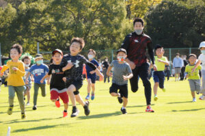 五輪選手が“かけっこ”指導 700人参加し「プレースポーツみと」