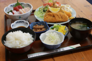 魚介の鮮度に自信あり　行方「日乃出食堂」