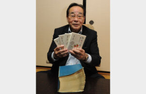 72歳滝野さん作家デビュー 強く生きる女性たちの物語「物言う花」