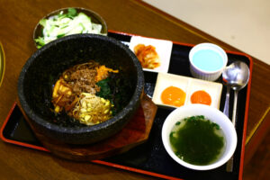 １０００円代のランチが豊富　行方「あぶり焼肉煙家」