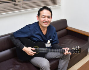 2つ目の顔はネット音楽家 内科医の渡辺さん ヒット曲や本業生かした替え歌披露