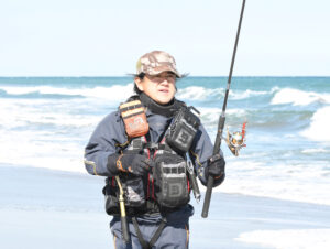 【寒さなんて何のその⑤】鹿島灘の寒ビラメへキャスト 好きが高じたプロの釣り人、大久保さん