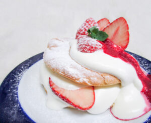 「潮来のいちごとふわふわこめパンケーキ」 潮来高生ら開発 28日まで道の駅いたこで販売