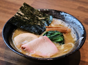 看板ラーメンは「豚骨醤油」 「五代目むじゃき」オープン