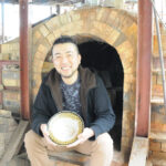 思いこもった穴窯で　笠間市の陶芸家・酒井敦志之さん