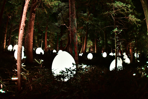 卵型のオブジェ