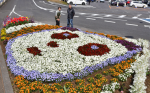 記念館わきにパンダ！　地元ボランティアが管理