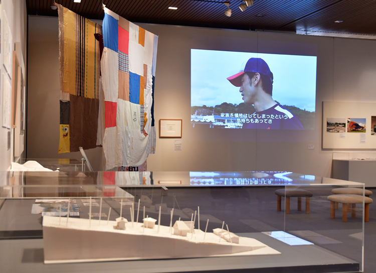 アーティストと震災を再考　県近代美術館