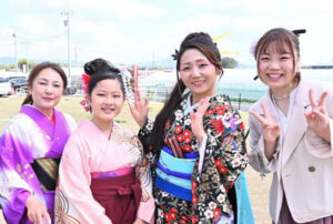 行方の日舞会と歌手のステージ 「そ・ら・ら」で24日