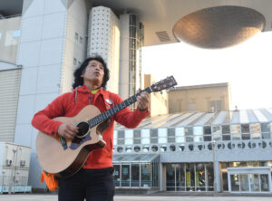 「音楽ノチカラ」信じて 日立市のアマチュア弾き語りミュージシャン 大塚浩さん