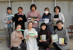 個性豊かに上演中 発足29年の「おはなし会しらゆきひめ」