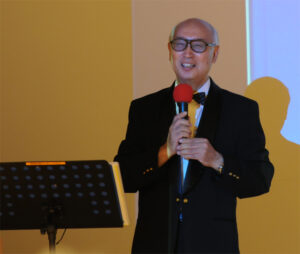 音楽愛で地域を笑顔に　「歌声喫茶inトモア」を開く逢坂さん