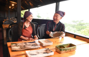 「ゆっくり」が一転、「人気カフェ」のオーナー　月カフェを営む月城さん夫婦