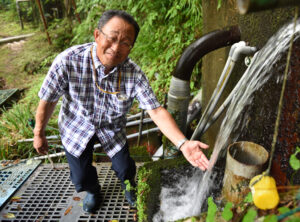 水量豊富な“お墨付き水”　森滝自噴水