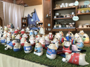 ネコの陶器2000点展示 「きらら館」