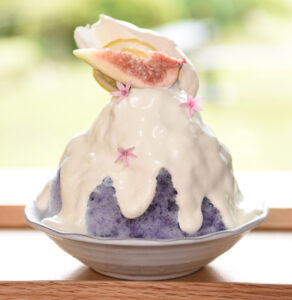 高萩の渚を味わう　高萩茶寮の蒼いかき氷（１１００円）