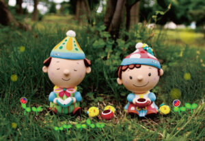 紙ねんどなどで絵本の世界表現 「笠間工芸の丘」 8月29日まで