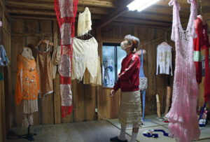 協力隊　日坂さん集大成展　「今日ハ晴レ」で「愛まみれ」（茨城・常陸太田）