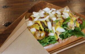 ボリューム満点「茨城ドッグ」　「ラックスストア」