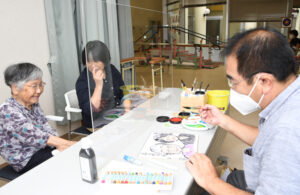 似顔絵で笑顔を贈る 元漫画家の介護支援専門員・坂本さん(茨城・鹿嶋)