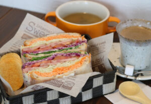 野菜たっぷりサンド OTTY’S CAFE(オッティーズ カフェ)(カフェ 茨城・常陸大宮)