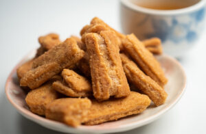 珍しい「黒にんにくおかき」　「にんにく本舗」が新発売（茨城・城里）