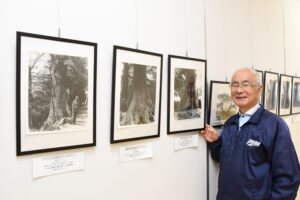 関右馬允さん撮影巨樹写真展　市立南部図書館で開催中（茨城・日立）