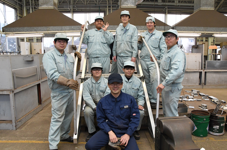 磨いた技術で階段作り　県立鹿島産業技術専門学院の１０人（茨城・鹿嶋）