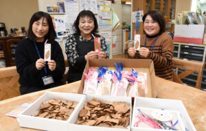 「落ちない葉っぱ」でお守り作り　麻生中学校（茨城・行方）