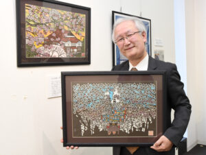桜など日立を切り絵に　角ギャラリーで竹蓋さん作品展（茨城・日立）