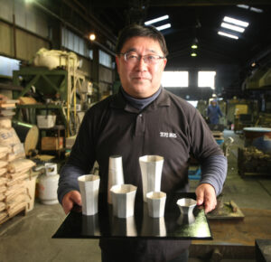 すずのおちょこで、ぐいっと　合金鋳造会社の酒器がデザインセレクション選定（茨城・東海）