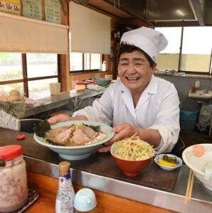 働く男たちの元気の源　朝５時半開店　「ラーメンショップ鹿島平井店」（茨城・鹿嶋）