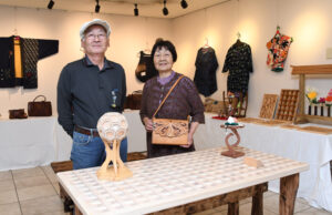 ご近所さんが趣味作品展　「いこいの村涸沼」のロビー（茨城・鉾田）