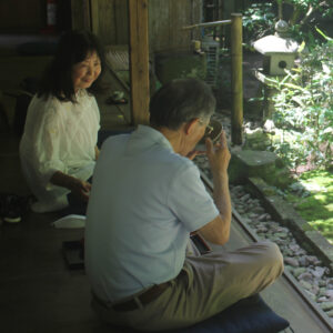 風情ある縁側で抹茶提供　長勝寺があやめ見学客に（茨城・潮来）