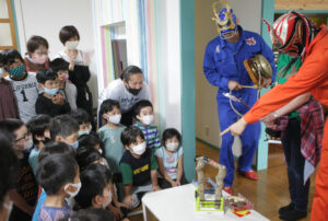 昆虫ヒーローズ参上 覆面被って学童ク「ジョリーボート」に(茨城・東海)